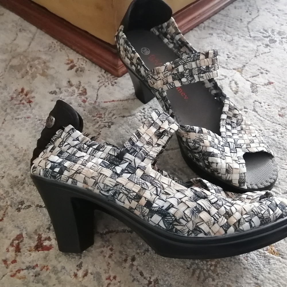 Bernie Mev heeled sandals size 39. Multi coloured.